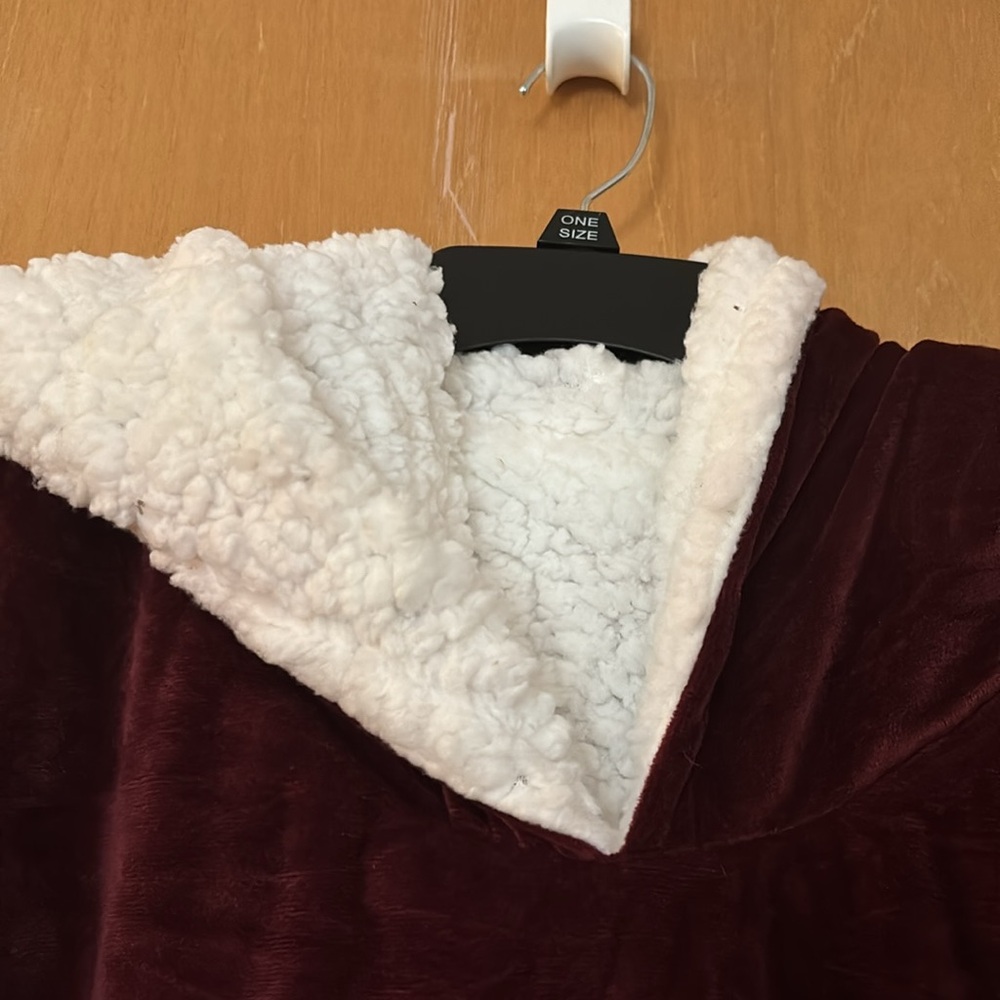 The Comfy Wearable Sherpa Blanket Hoodie in Burgdony red - Picture 3 of 6